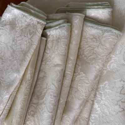 Light green tablecloth and napkins