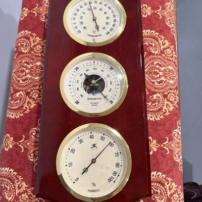 Wood barometer