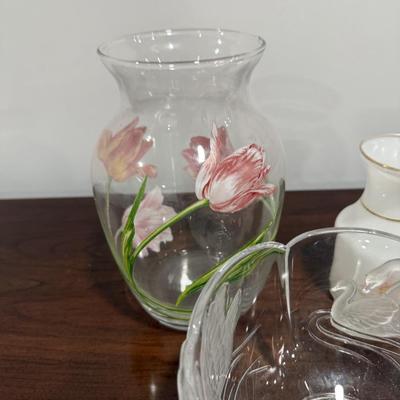 Gorgeous glass swan bowl with white and glass floral vases