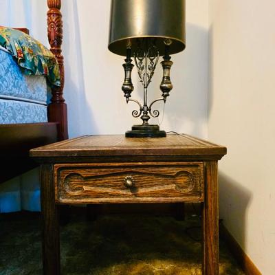End Table w/ Lamp