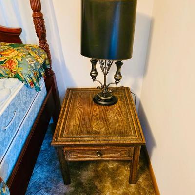 End Table w/ Lamp