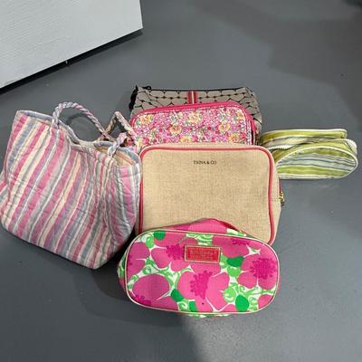 5 pretty travel/cosmetic bags and one purse