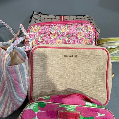 5 pretty travel/cosmetic bags and one purse