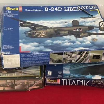 Vintage Plastic Model Kits Ships, Planes, Military lot of 5