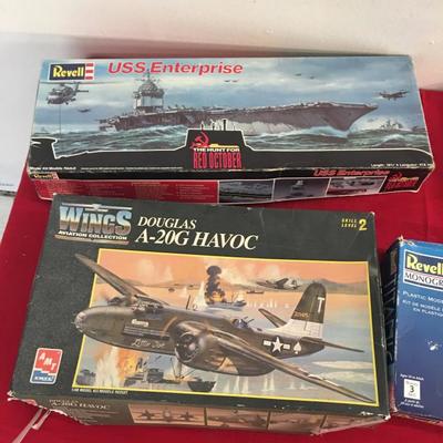 Vintage Plastic Model Kits Ships, Planes, Military lot of 5