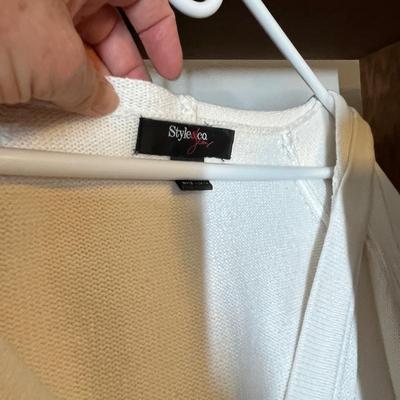 Lot 91 Ladies sweaters