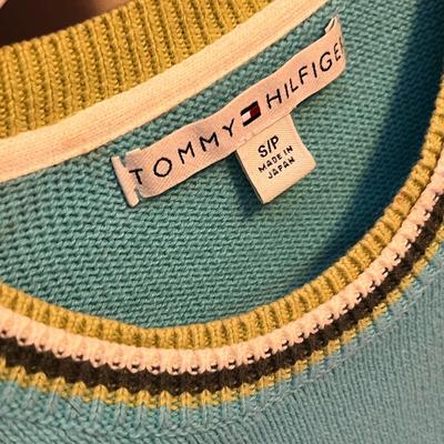 Lot 93 Tommy Hilfiger Sweaters