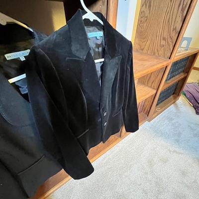 Lot 96 Women's Blazers