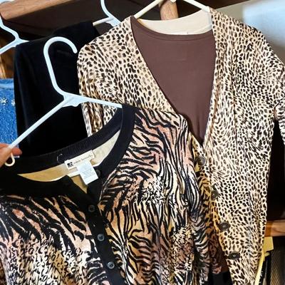 Lot 98 Large selection of ladies tops