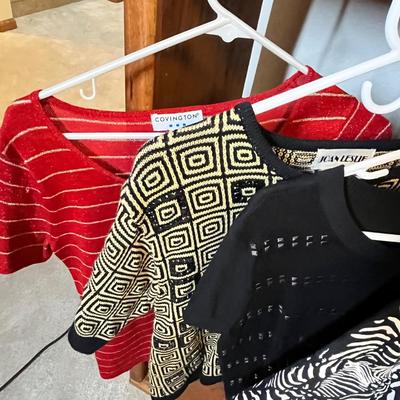 Lot 98 Large selection of ladies tops