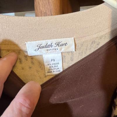 Lot 98 Large selection of ladies tops