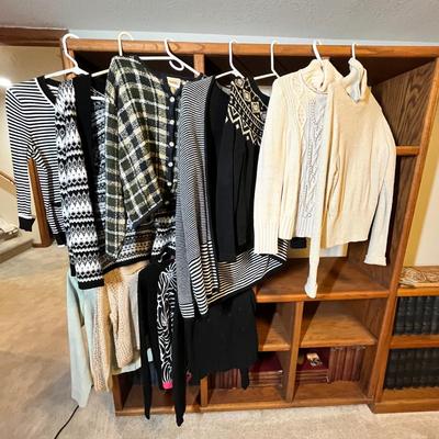 Lot 99 Womens sweaters