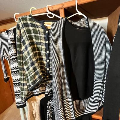 Lot 99 Womens sweaters
