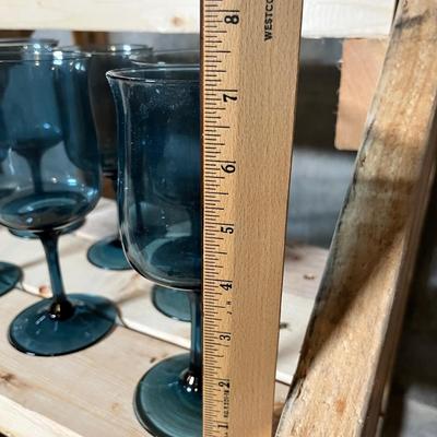 Lot 101 Lot of smokey blue wine & Iced Tea stems