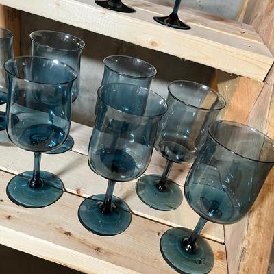 Lot 101 Lot of smokey blue wine & Iced Tea stems