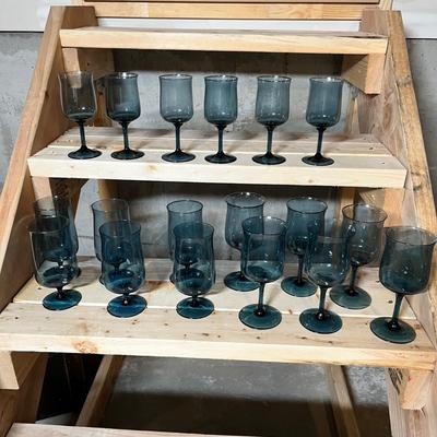 Lot 101 Lot of smokey blue wine & Iced Tea stems