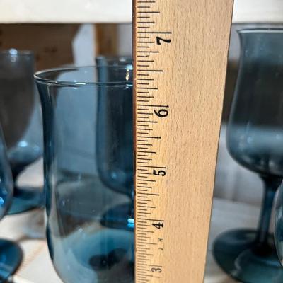 Lot 101 Lot of smokey blue wine & Iced Tea stems