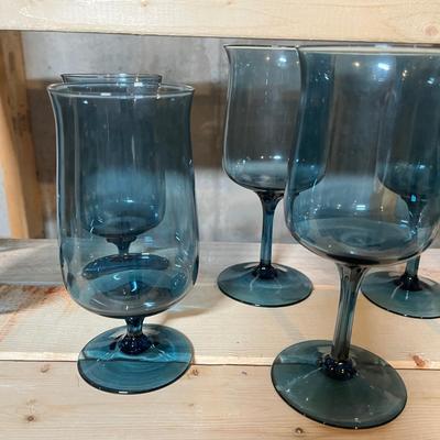 Lot 101 Lot of smokey blue wine & Iced Tea stems