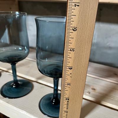 Lot 101 Lot of smokey blue wine & Iced Tea stems