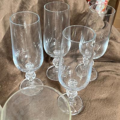 Lot 107 Assorted Crystal & Pink stemware