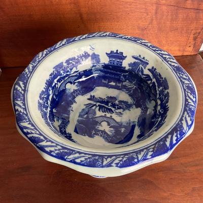 DR1539 20th Century Ironstone Blue Willow Pedestal Bowl