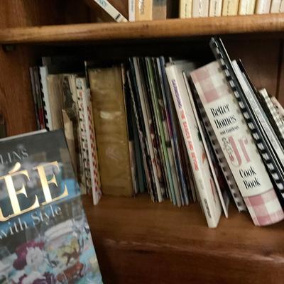 UH1532 Large Lot of Vintage and New Cookbooks
