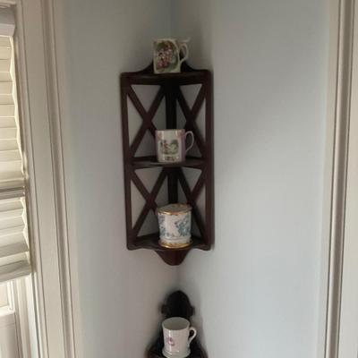 UBM1536 Lot of Vintage Corner Shelves and Mugs