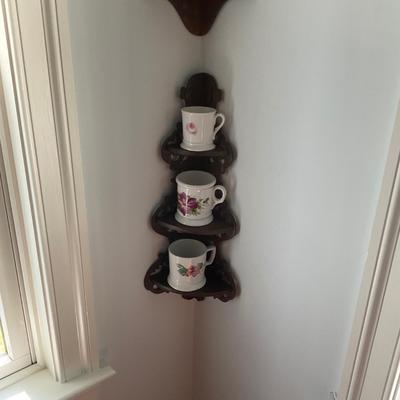 UBM1536 Lot of Vintage Corner Shelves and Mugs