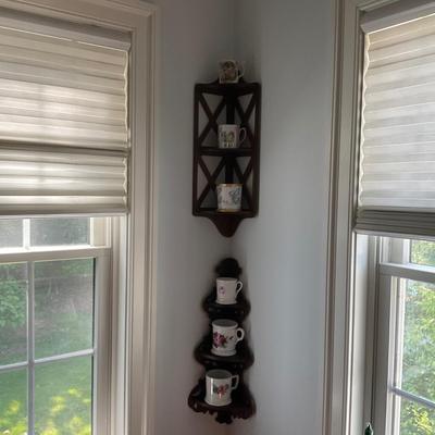 UBM1536 Lot of Vintage Corner Shelves and Mugs