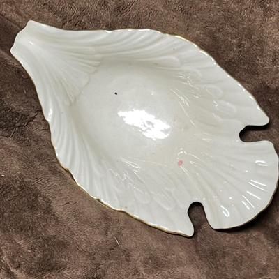 Lot 112 Lenox China pieces