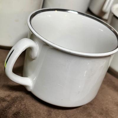 Lot 116 Lot of White china pieces