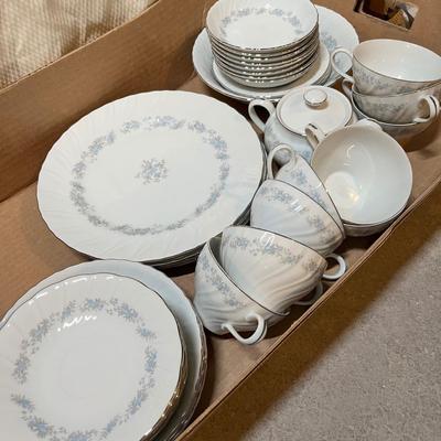 Lot 117 China grouping