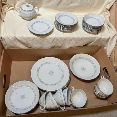 Lot 117 China grouping