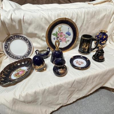 Lot 118 Antique Cobalt trimmed Pottery