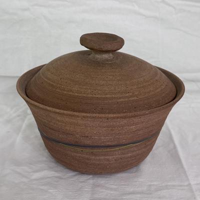 Earth-Toned Pottery (K-DZ)