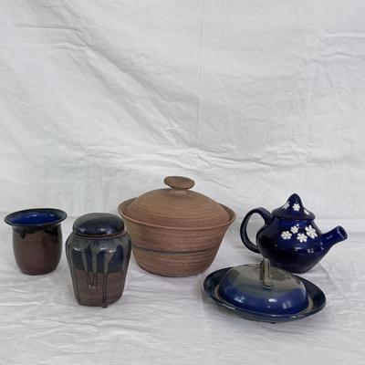 Earth-Toned Pottery (K-DZ)