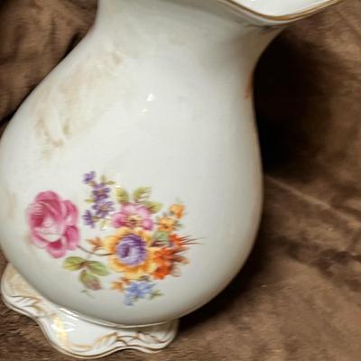 Lot 121 Ginger Jar & Ironstone Vase