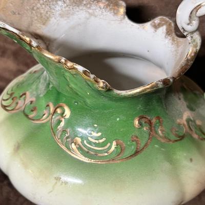 Lot 125 2 tea pots and a water pitcher (English)
