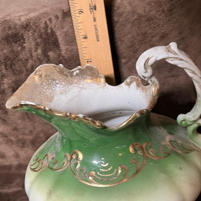 Lot 125 2 tea pots and a water pitcher (English)