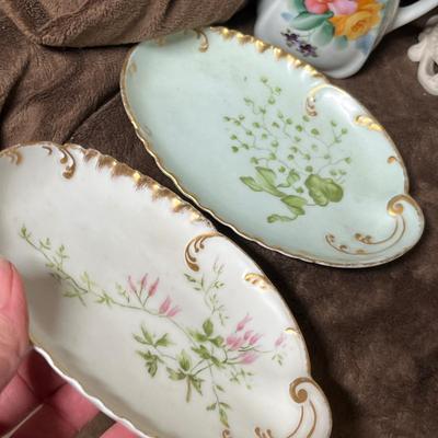 Lot 128 Parianware rose vase, painted china - platter with yellow flowers, and 3 matching plates,