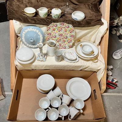 Lot 130 Misc lot of china, various patterns, minor damage