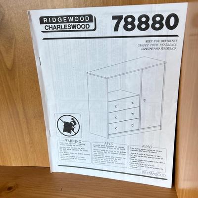 Ridgewood Charleswood 3-Drawer maple Dresser w Cabinet