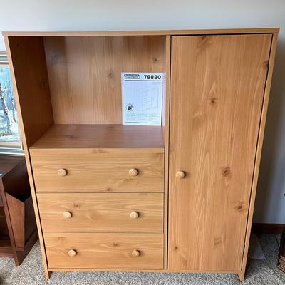 Ridgewood Charleswood 3-Drawer maple Dresser w Cabinet