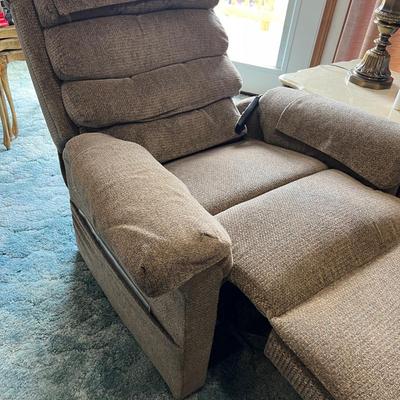 Pride Mobility Power Lift Assist Recliner Chair