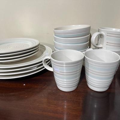 Pfaltzgraff place setting for 4 dishware set
