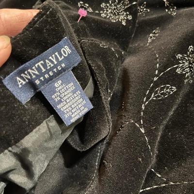 Lot 136 6 pairs velvet pants - sizes 6 - 8