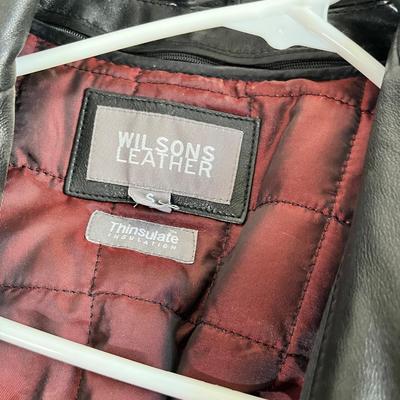 Lot 137 4 leather jackets, 1 leather pants