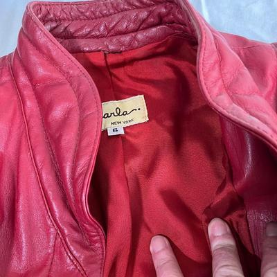 Lot 137 4 leather jackets, 1 leather pants