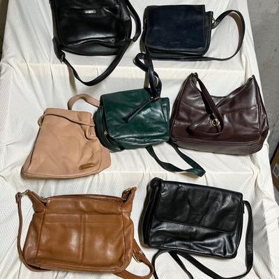 Lot 138 7 purses