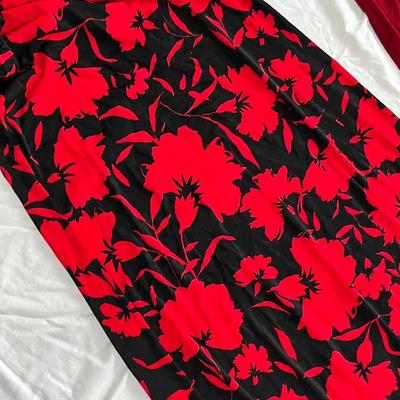 Lot 140 red lot - 3 skirts, 3 pants